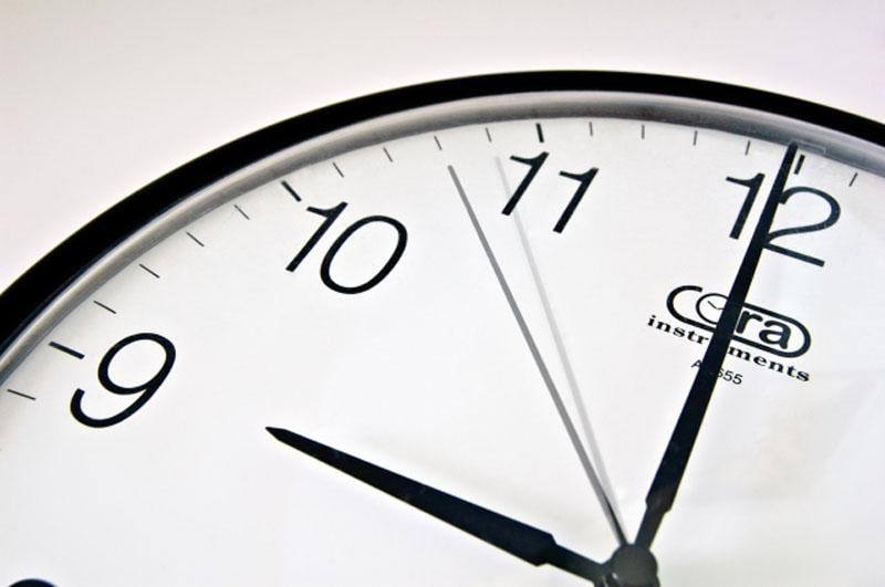 Часы 8 вечера. Часы электронные vst 883-4. 9 часов ночи это. 3 33 на часах. Часы английский pm.