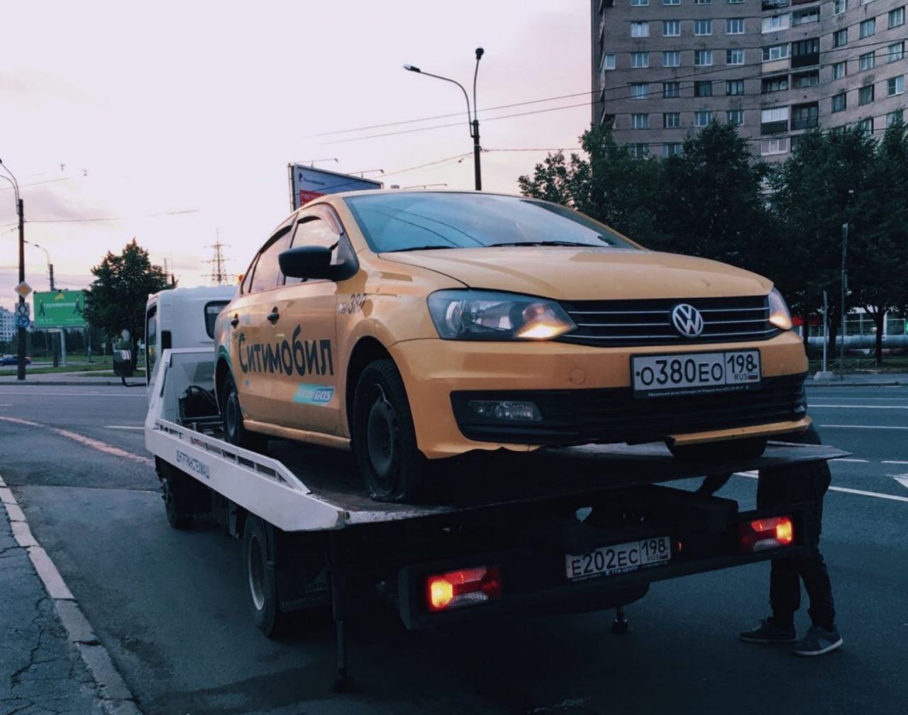 Пьяное такси по городу. Такси на газоне. ДТП МКАД такси Ситимобил 2017. ДТП С такси на Светлановском.